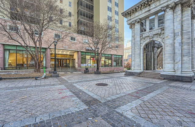 Downtown Hotel District Centrally Located Condo