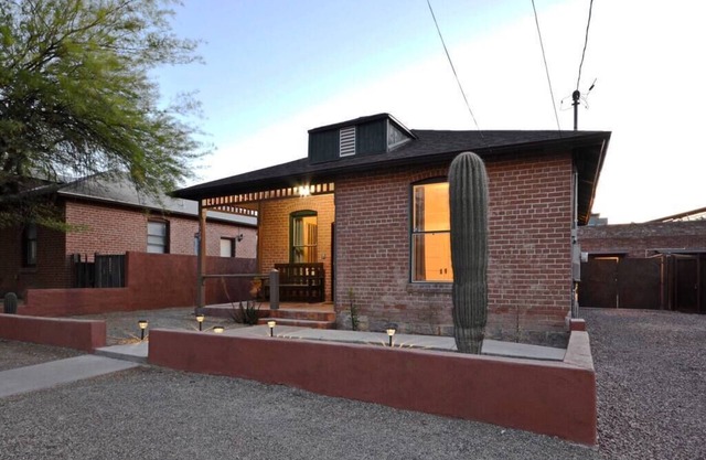 Downtown Iron Horse & Parking