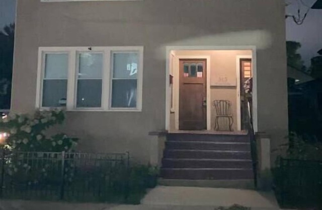 Downtown Kalamazoo Apartment - over 1,000 5-star reviews; hosting since 2015