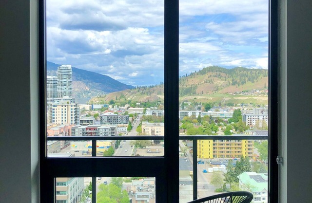 Downtown Kelowna - 19th floor Brooklyn - everything within walking distance