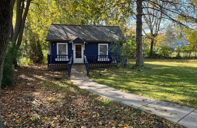 Downtown Lake Geneva Cottage Sleeps 5