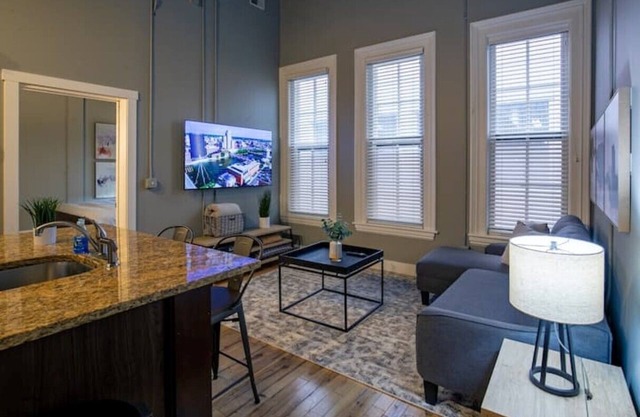Downtown Loft Stay with King bed Entire Condo