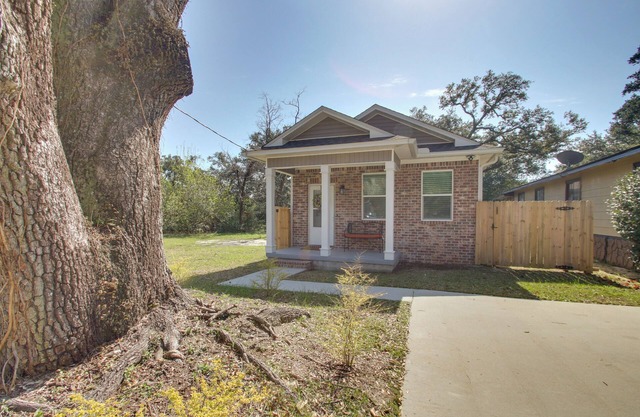 Downtown Pensacola Vacation Rental w/Yard!