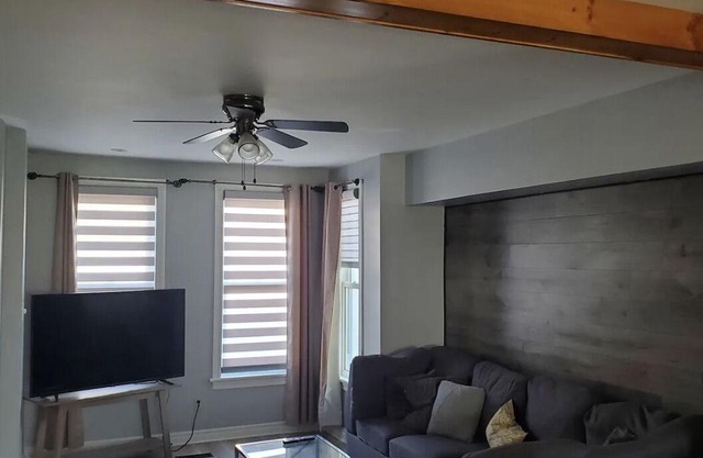Downtown Picton cozy 2 bedroom home with Sandbanks pass