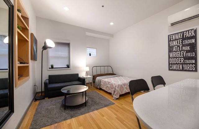 Downtown Retreat: Stylish Boston Studio