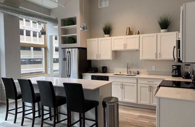 Downtown Saint Paul 3BR, 2 Bath Apartment at R7 Lofts