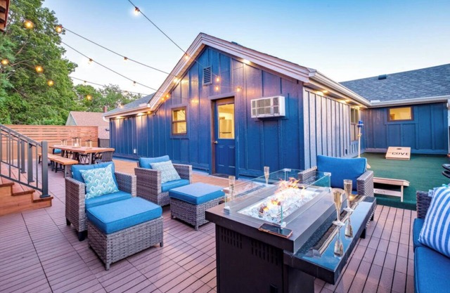 Downtown Stay | Rooftop & Game Room