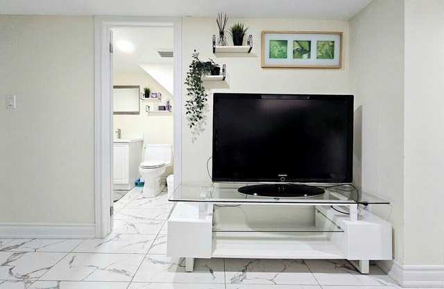 Downtown Toronto 2 bedrooms unit Near Trinity bellwood park
