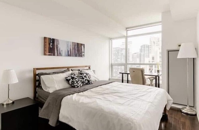 Downtown Toronto+Free Parking+City view