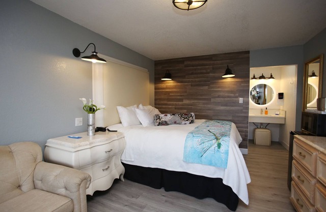 Dragonfly Inn and Suites