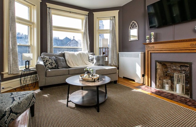 Drake House Family: Main St Market View Suite 3