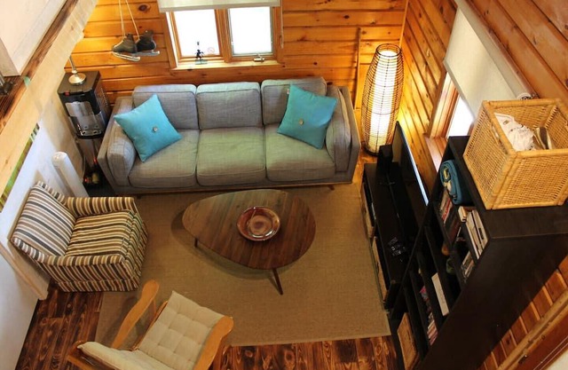 Dream Cottage - high end log cabin with private beach
