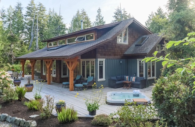 Dream Cottage - Luxurious, Private, Hot Tub - Chesterman Beach