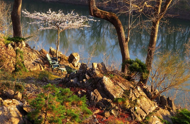 Dream House on the Potomac River Canyon South Rim