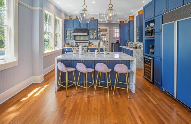 Dream in Savannah Estate with 8 bedrooms and AC, WiFi in delightful Savannah