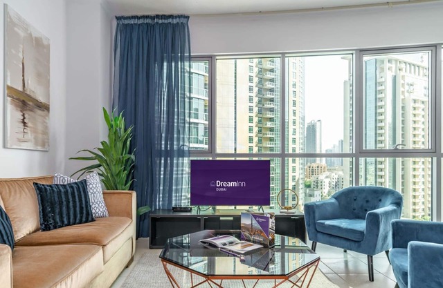 Dream Inn - Modernly Designed 1 Bedroom in Downtownn