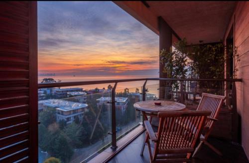 Dream Land Oasis 14-704 apartment