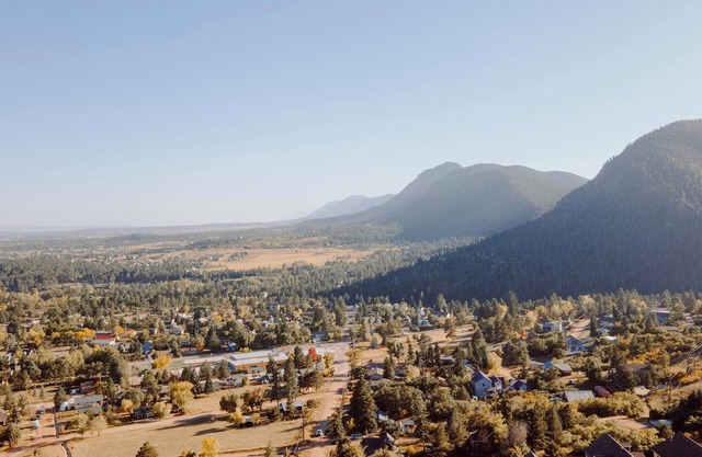 Dream location- Mountain Views, Reservoir trails, small town, close to USAFA