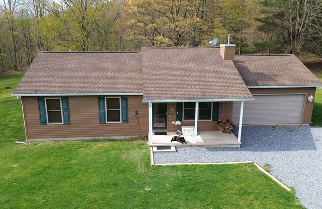 Dream Ridge Lodge - Spacious, Private and Centrally Located