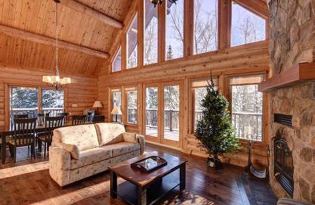 Dream vacation in a log cabin on Lake Mont Tremblant