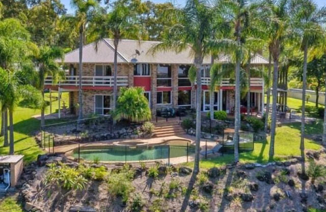 DreamWorld Mountain View Farm Stay Family Retreat
