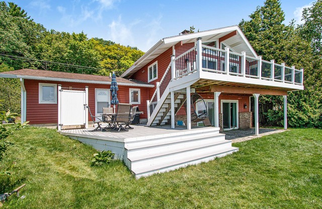 Dreamy escape on the water of Crystal Lake w/spacious deck & private dock