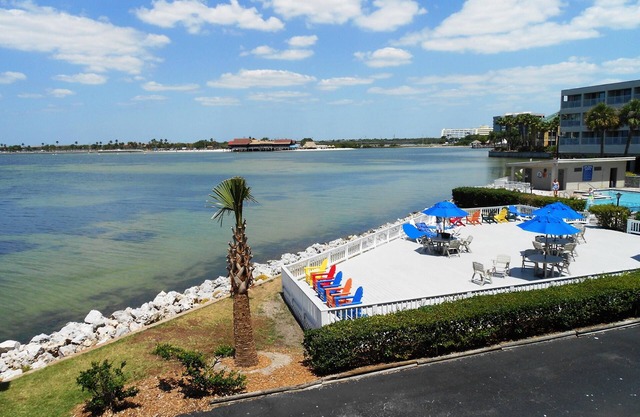 Dreamy Waterfront Escape! Relaxing Bay View Accommodation w/Balcony | Pool
