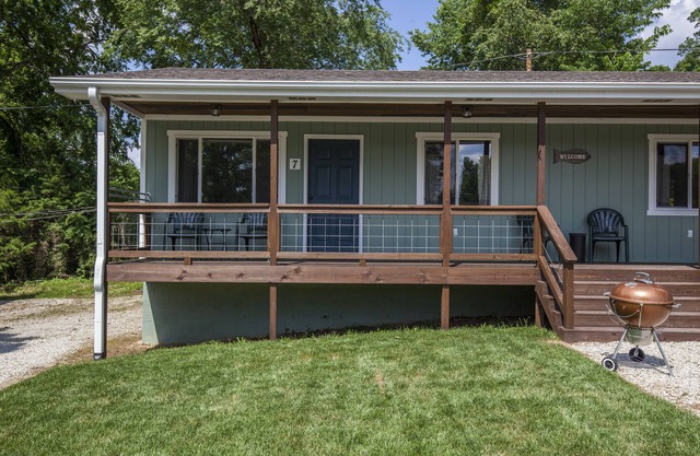 Driftwater Resort Cabin #7 with Lake Taneycomo Access & Pool!