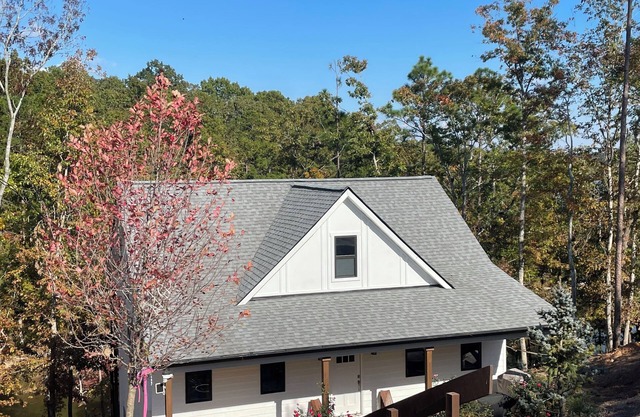 Driftwood Haus. premier new build, large stationary dock, quiet cove, views!