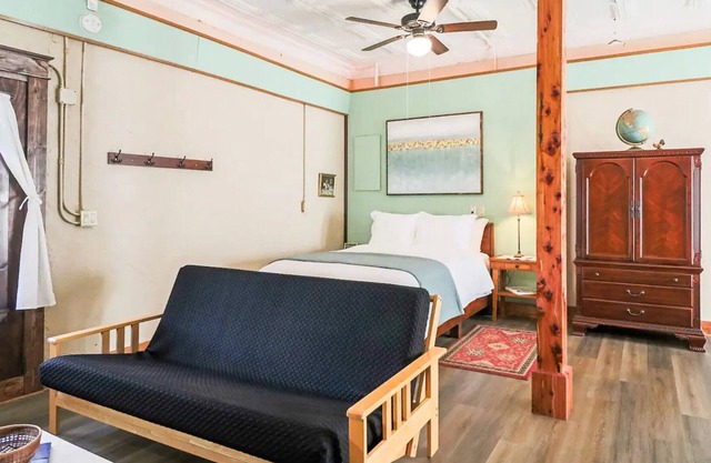Drifty's Hideaway - quaint apartment in Cotter