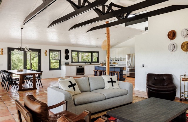 Dripping Springs Homestead - Bunkhouse w/Amazing Views and Natural Serenity