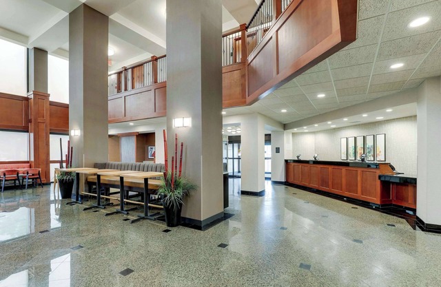 Drury Inn & Suites Birmingham Lakeshore Drive
