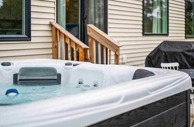Dry Ridge Village - 3 Houses - Close to Ark- Hot Tubs