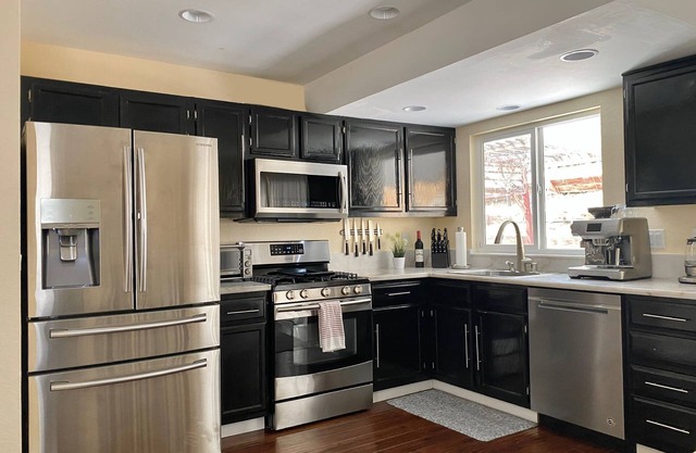DT Reno - Classy Vacation Home w Backyard Patio