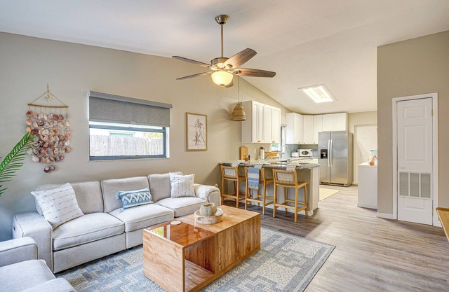 Dtwn Palm Harbor Condo: Walk to Water!