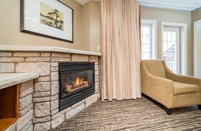 Dual Suites: Ample Space, King Beds, Jacuzzi, Pool