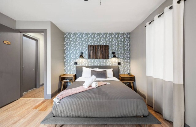Dubois Guest House Room 203