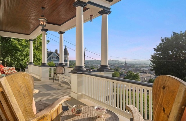 Dubuque's Front Porch~Historic Charmer~Walk Downtn
