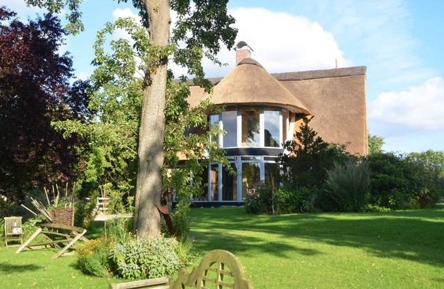 Duck's Nest - Thatched Aspen House