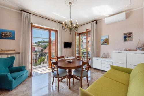 Due passi dal mare tra gli ulivi