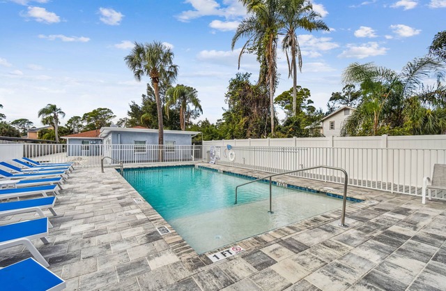 Dunedin Cottage on Pinellas Trail w/Heated Pool