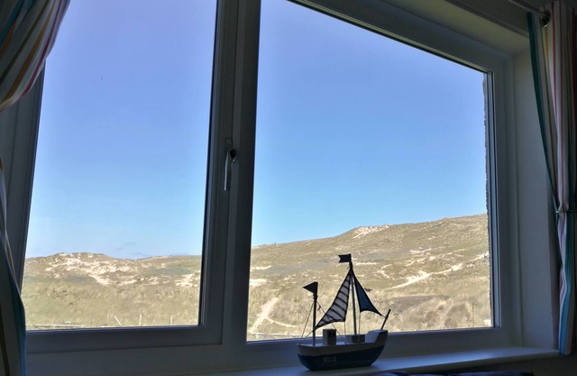 Dunes View - Perranporth - Beachside Holiday Apartment. Family and pet friendly