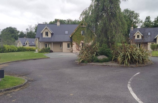 Dunkerron Woods 3 bed 4024 - sleeps 6 guests in 3 bedrooms