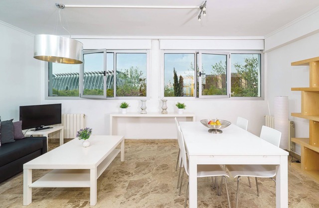 Duplex apartment with 3 bedrooms and 2 bathrooms Ciudad de las Ciencias.