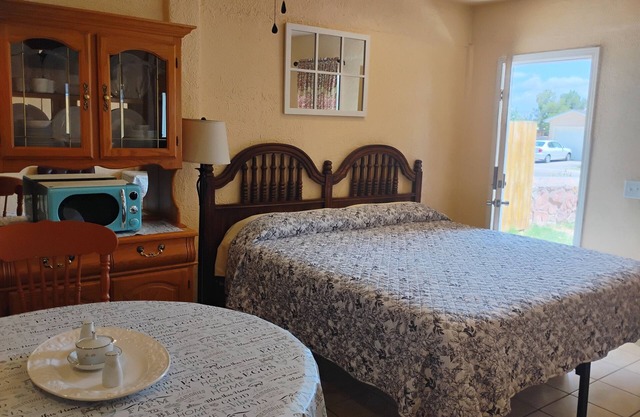 Duplex Charming Studio Near Downtown
