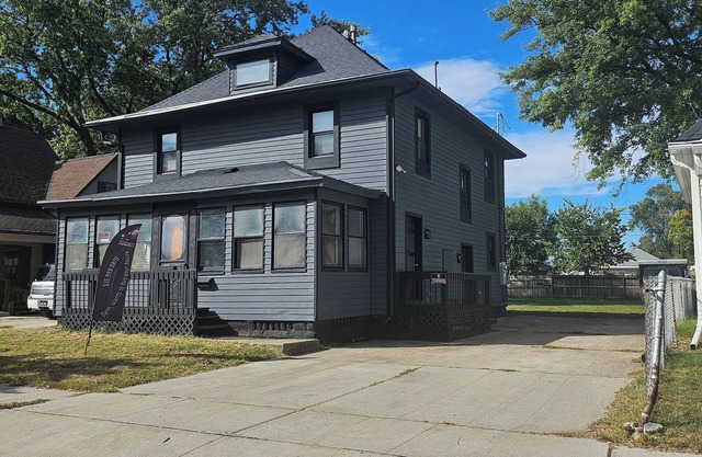 Duplex in Des Moines/Near Downtown and ISF