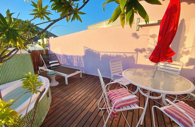 DUPLEX IPANEMA PENTHOUSE POSTO 9. Jacuzzi, 2 Terraces + Wow Cristo Views!