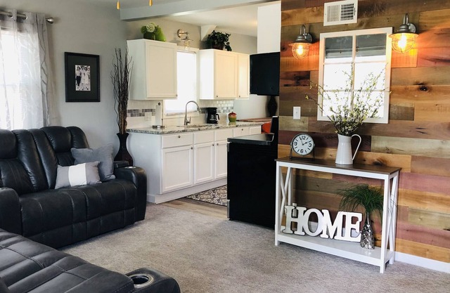 Duplex just minutes to Downtown Omaha