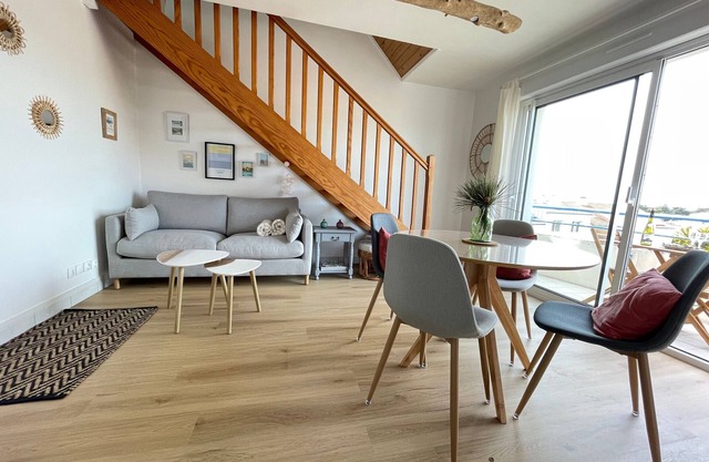 Duplex lumineux près de la plage, centre Saint-Brevin-les-Pins, 2 pièces, parking et balcon sans vis-à-vis