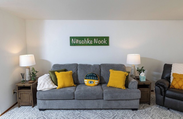 Duplex Near Lambeau Field and Public Park around the corner!